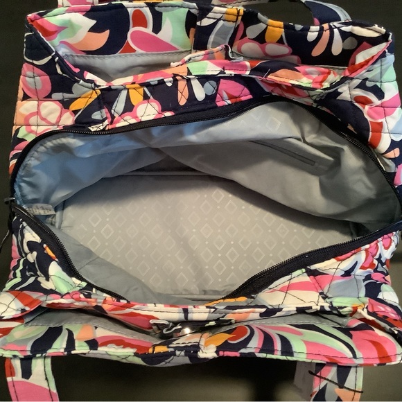 Vera Bradley Matched Set - HandBag & Cosmetic Bag - Mod Paisley  NWT - Picture 4 of 9